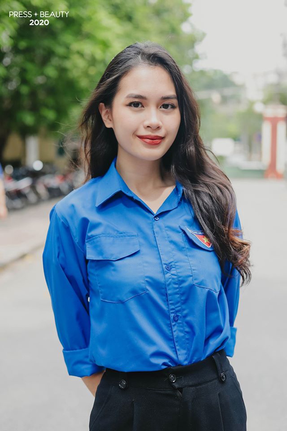 Top 10 thí sinh Hoa khôi Báo chí khoe sắc với màu áo xanh tình nguyện - 2 Top 10 thí sinh Hoa khôi Báo chí khoe sắc với màu áo xanh tình nguyện - 2