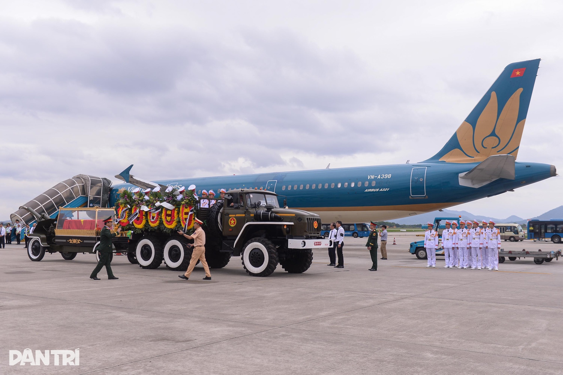 Tiễn biệt nguyên Chủ tịch nước Trần Đức Lương về quê nhà Quảng Ngãi - 3 Tiễn biệt nguyên Chủ tịch nước Trần Đức Lương về quê nhà Quảng Ngãi - 3