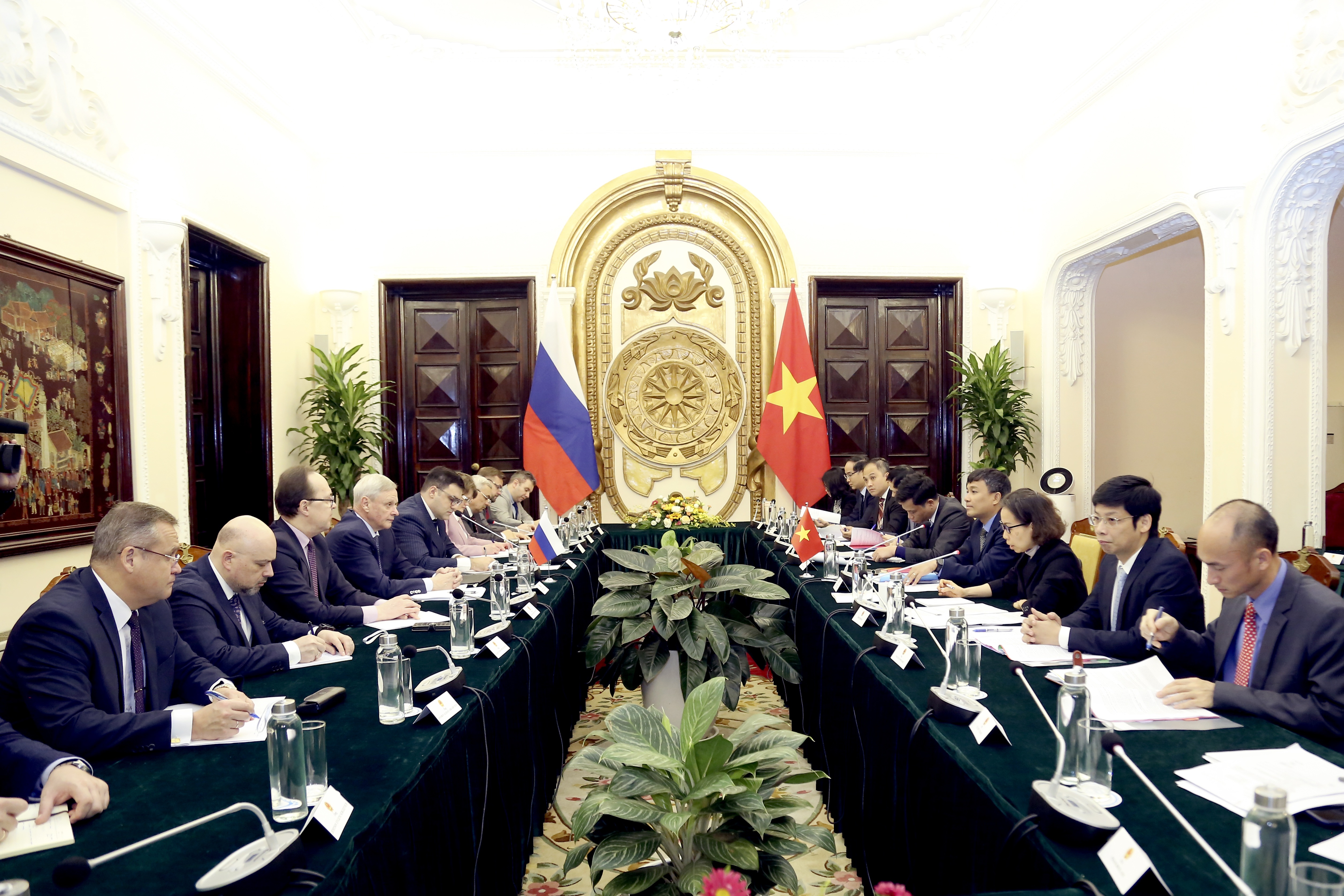 Thứ trưởng Bộ Ngoại giao Nga đến Việt Nam - 1
