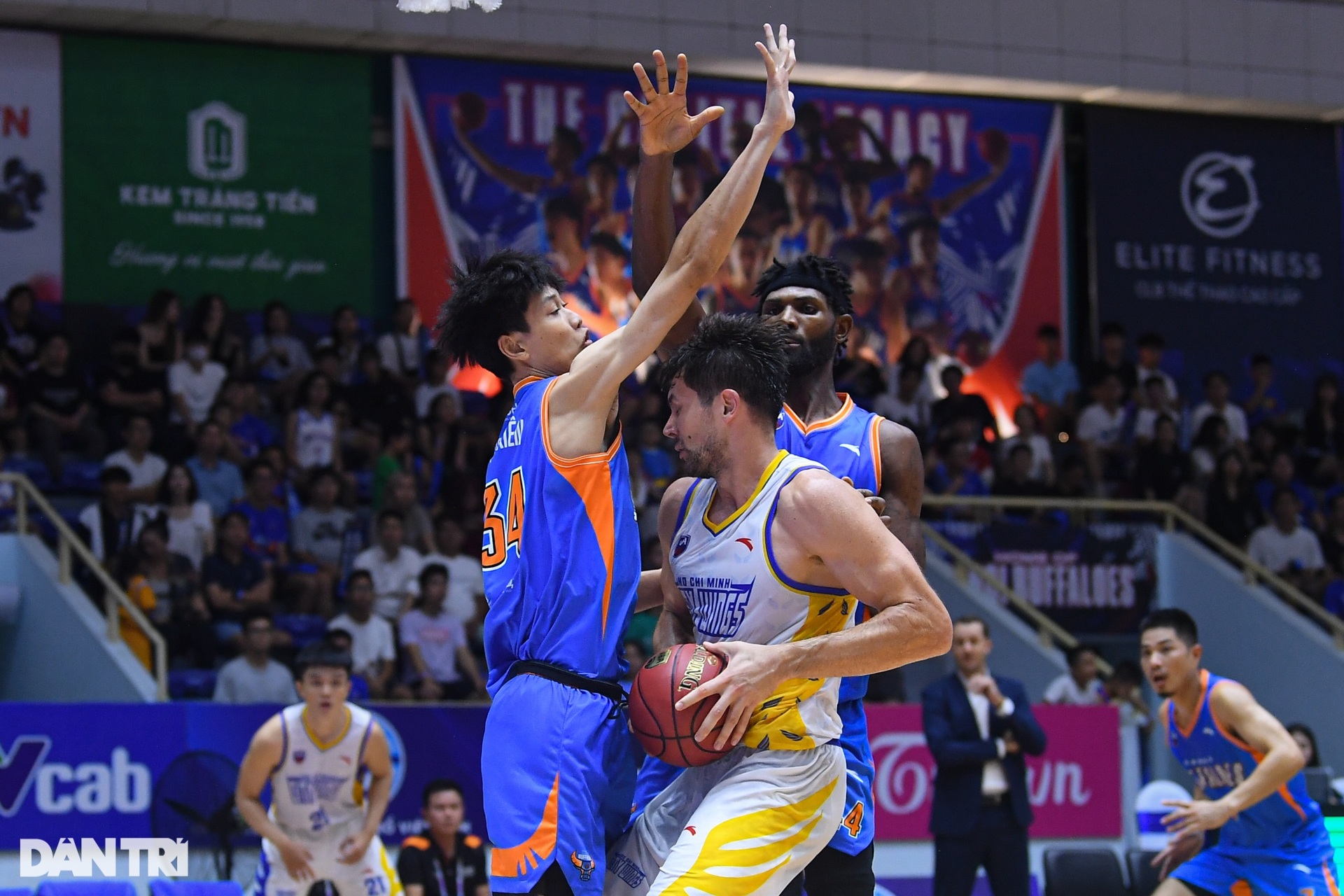 Dàn hoạt náo viên bốc lửa khuấy động sân nhà Hanoi Buffaloes - 12 Dàn hoạt náo viên bốc lửa khuấy động sân nhà Hanoi Buffaloes - 12