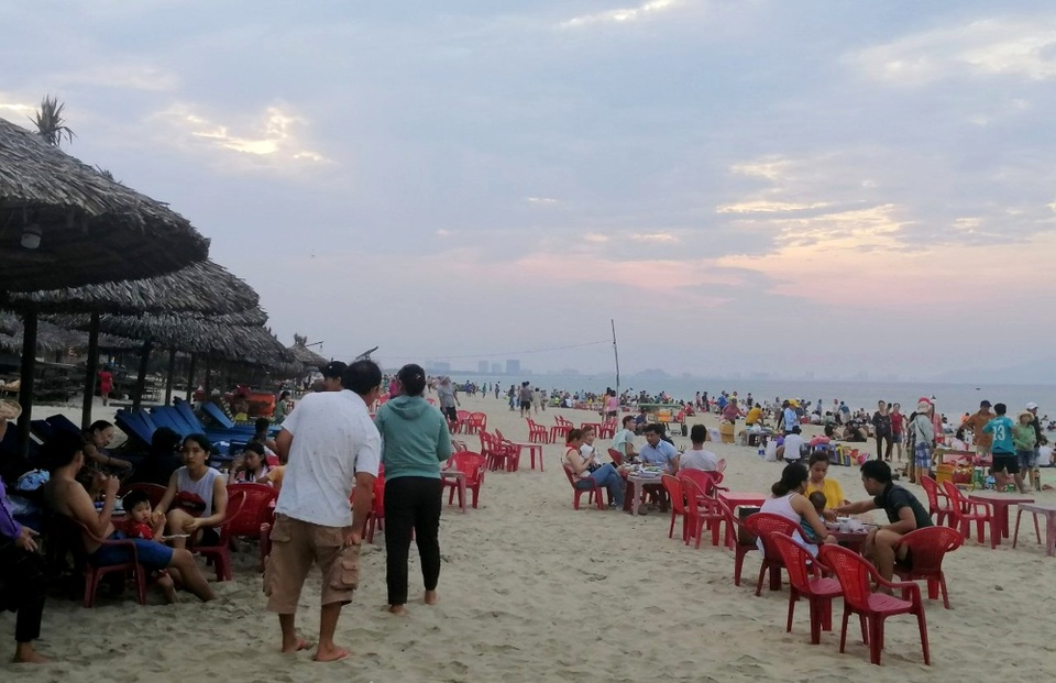 Nắng nóng như thiêu như đốt, hàng quán nước giải khát “cháy hàng” - 4 Nắng nóng như thiêu như đốt, hàng quán nước giải khát “cháy hàng” - 4
