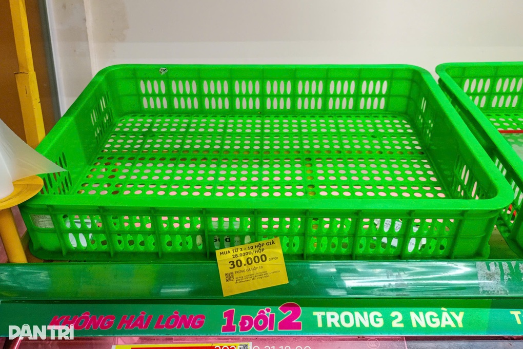 Người dân đổ xô mua lương thực trước giờ bão Fengshen áp sát - 3 Người dân đổ xô mua lương thực trước giờ bão Fengshen áp sát - 3