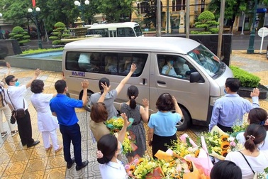 Đoàn y bác sĩ Hà Nội, Hải Phòng lên đường đến với tâm dịch Đà Nẵng