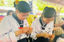 Được khuyên thi hoa hậu, nữ sinh do dự khi chọn nghề "lăn vào bếp"