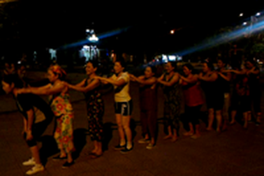 Thú vị màn tập “Kinh lạc thao” của hàng chục phụ nữ