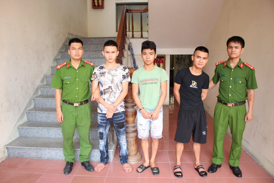 Bị chặt đứt 3 ngón tay vì mời nhầm người lạ uống bia - 1 Bị chặt đứt 3 ngón tay vì mời nhầm người lạ uống bia - 1