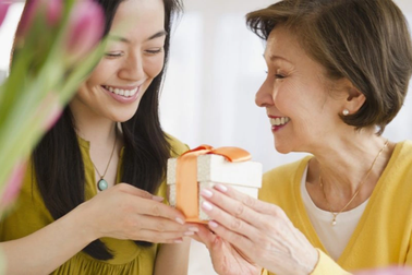 Lòng tốt của mẹ bạn trai khiến tôi hoang mang, hoảng sợ