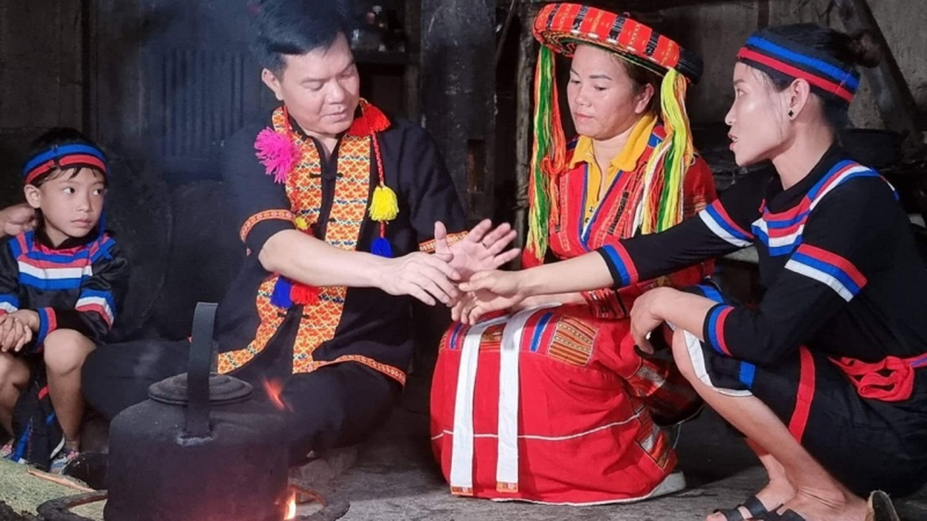 Bài 1: Trăn trở về một tộc người không biết xếp vào đâu - 1 Bài 1: Trăn trở về một tộc người không biết xếp vào đâu - 1
