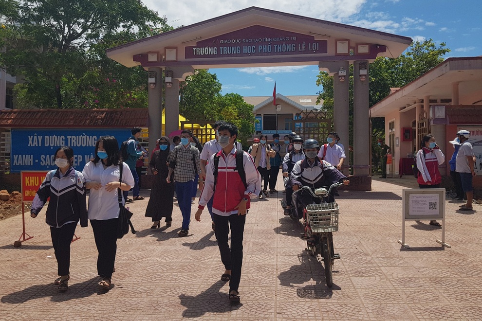 Thí sinh nói: Đề Khoa học Xã hội dễ thở, Khoa học tự nhiên nhiều câu khó - 8 Thí sinh nói: Đề Khoa học Xã hội dễ thở, Khoa học tự nhiên nhiều câu khó - 8