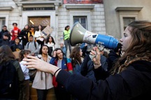 Sóng ngầm trong lòng nước Pháp