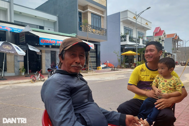 Làm sao để người dân vùng sạt lở vừa có nhà, vừa có việc làm?