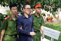 Giám đốc ngân hàng chiếm đoạt hàng chục tỉ đồng