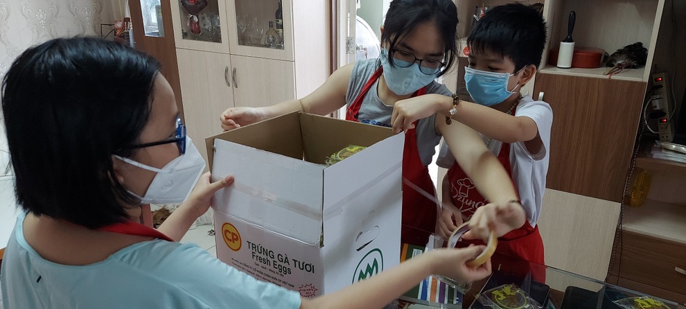 Các đầu bếp nhí ở TPHCM làm bánh Trung thu gửi tặng bệnh nhân Covid-19 - 5 Các đầu bếp nhí ở TPHCM làm bánh Trung thu gửi tặng bệnh nhân Covid-19 - 5