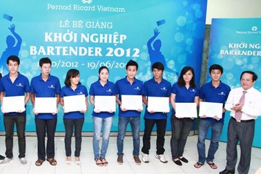 Bước qua gian khó với nghề Bartender