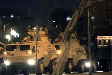 Tổng thống Ai Cập giải tán nội các, điều quân đội trấn áp bạo lực