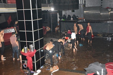 Quán bar mất trắng 10 tỷ sau một trận mưa