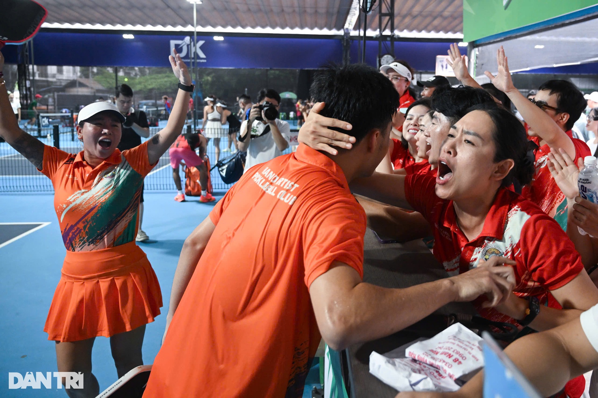 Rực rỡ các trận cầu đinh ngày thi đấu thứ 2 giải pickleball báo Dân trí - 3 Rực rỡ các trận cầu đinh ngày thi đấu thứ 2 giải pickleball báo Dân trí - 3