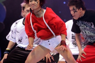 “Đẳng cấp xì tin” lộ diện