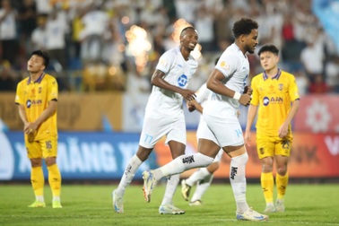 Rafaelson tỏa sáng giúp CLB Nam Định thắng đậm SL Nghệ An