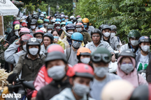 Cửa ngõ phía Tây, phía Đông và sân bay Tân Sơn Nhất kẹt cứng người về quê