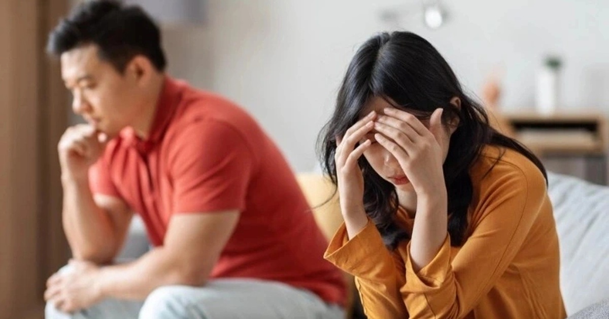Lên tặng vàng cưới cho em gái, tôi bẽ bàng vì hành động của chồng