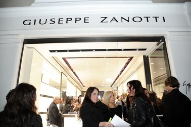 Tưng bừng tiệc khai trương cửa hiệu Giuseppe Zanotti