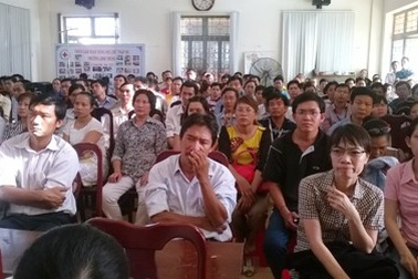 Công nhân TPHCM thể hiện tình yêu nước đúng pháp luật