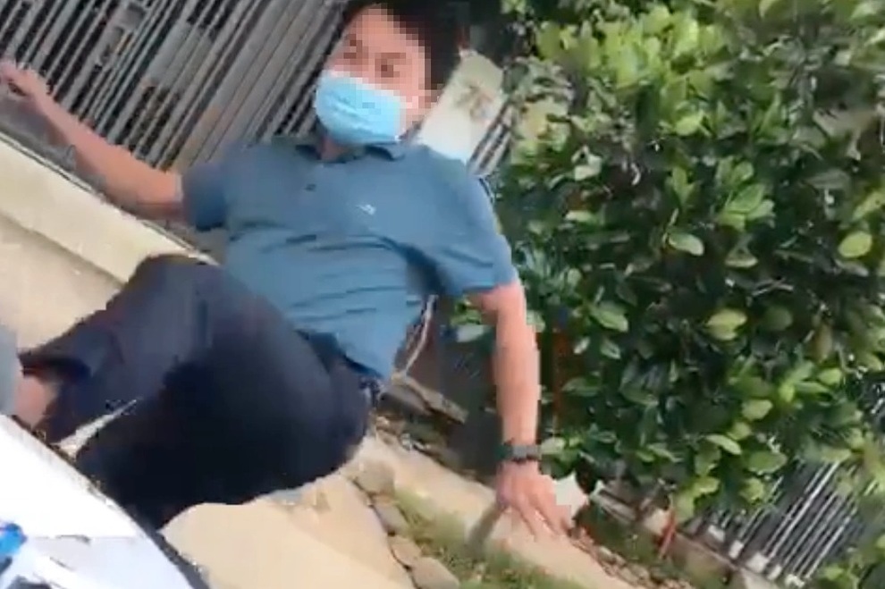 Đạp đổ bàn lấy mẫu xét nghiệm: Ai cũng sợ và ích kỷ thì mọi thứ sẽ ra sao? - 1 Đạp đổ bàn lấy mẫu xét nghiệm: Ai cũng sợ và ích kỷ thì mọi thứ sẽ ra sao? - 1