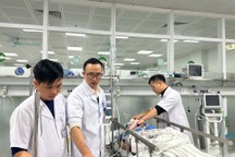 Mất lái ngã vào đống sắt, bệnh nhân vỡ gan, lộ toàn bộ nội tạng