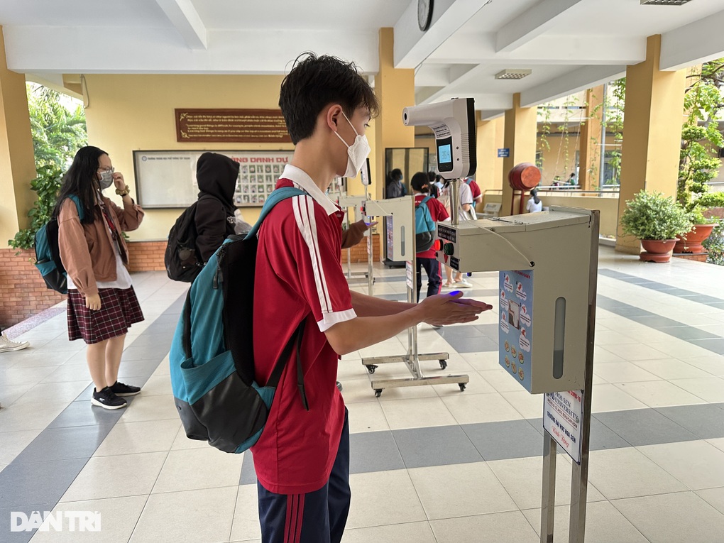 TPHCM: F0, F1 nổ trong trường học, tái lập lưới chặn dịch - 1 TPHCM: F0, F1 nổ trong trường học, tái lập lưới chặn dịch - 1