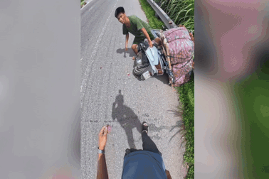 Gặp người buôn vải thiều gặp nạn trên đường, tài xế taxi làm việc không ngờ