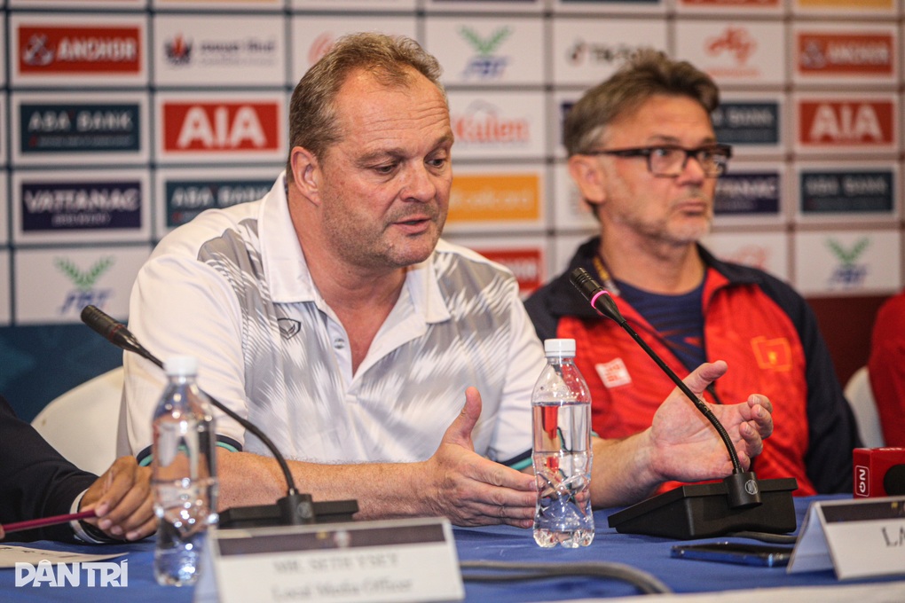 HLV Troussier: U22 Việt Nam sẽ trình diễn phong độ tốt nhất - 4 HLV Troussier: U22 Việt Nam sẽ trình diễn phong độ tốt nhất - 4