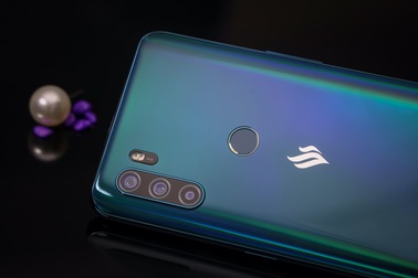 Vsmart bất ngờ tung smartphone camera thụt thò đầu tiên Active 3