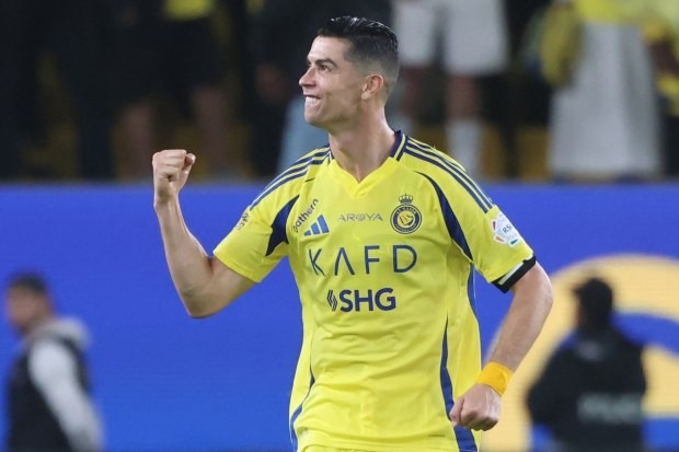 Ronaldo lập cột mốc đáng nể, tỏ thái độ bất ngờ với bản sao - 3 Ronaldo lập cột mốc đáng nể, tỏ thái độ bất ngờ với bản sao - 3