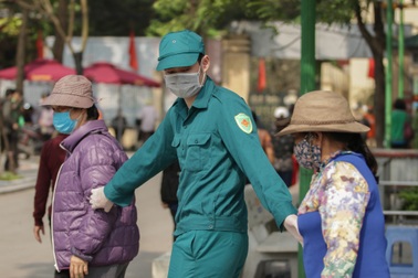 An ninh thắt chặt, hết cảnh chen lấn xô đẩy ở "cây ATM gạo" Nghĩa Tân