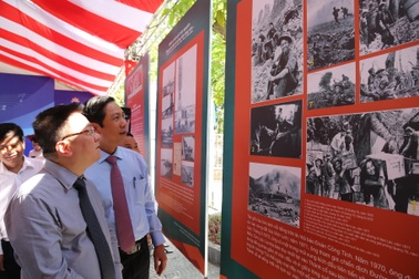 Trưng bày ảnh, tài liệu, hiện vật lịch sử báo chí