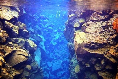 Khám phá “vết nứt” giữa hai lục địa Âu – Mỹ 