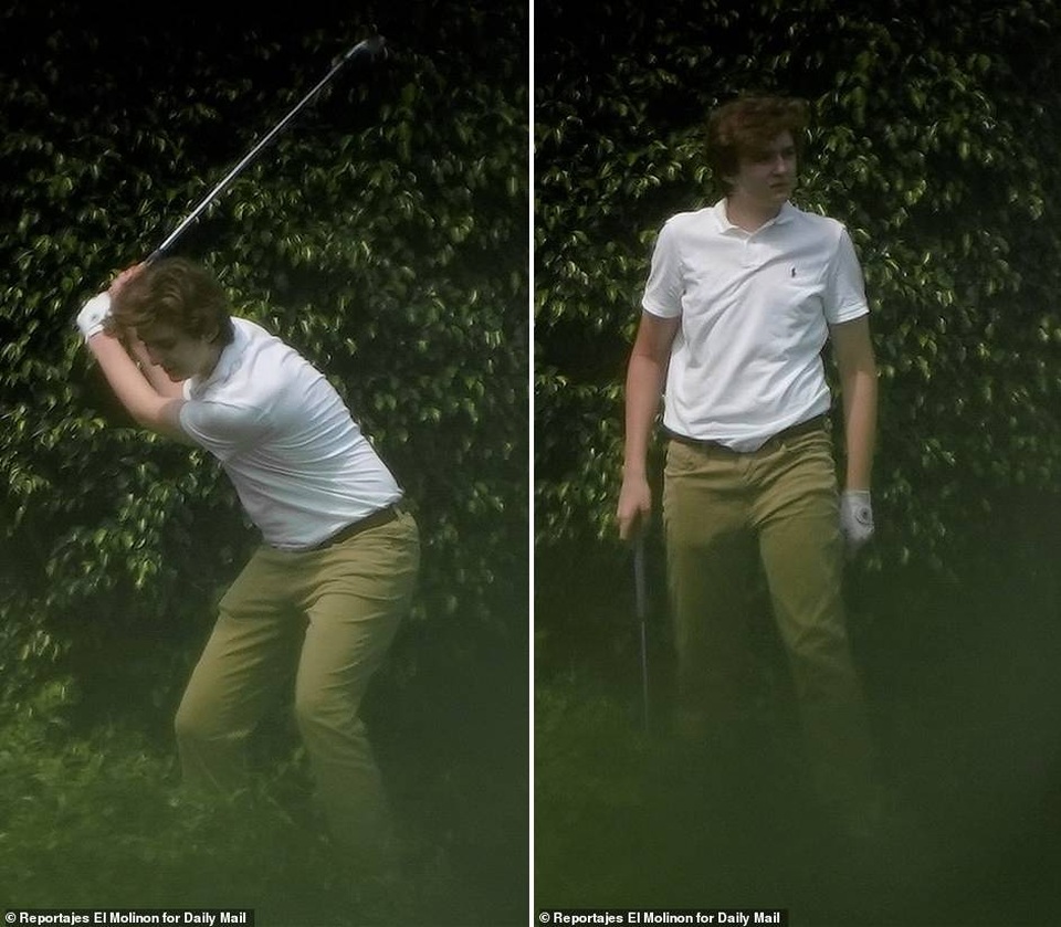 Hình ảnh cậu út Barron Trump đi đánh golf gây sốt - 2 Hình ảnh cậu út Barron Trump đi đánh golf gây sốt - 2