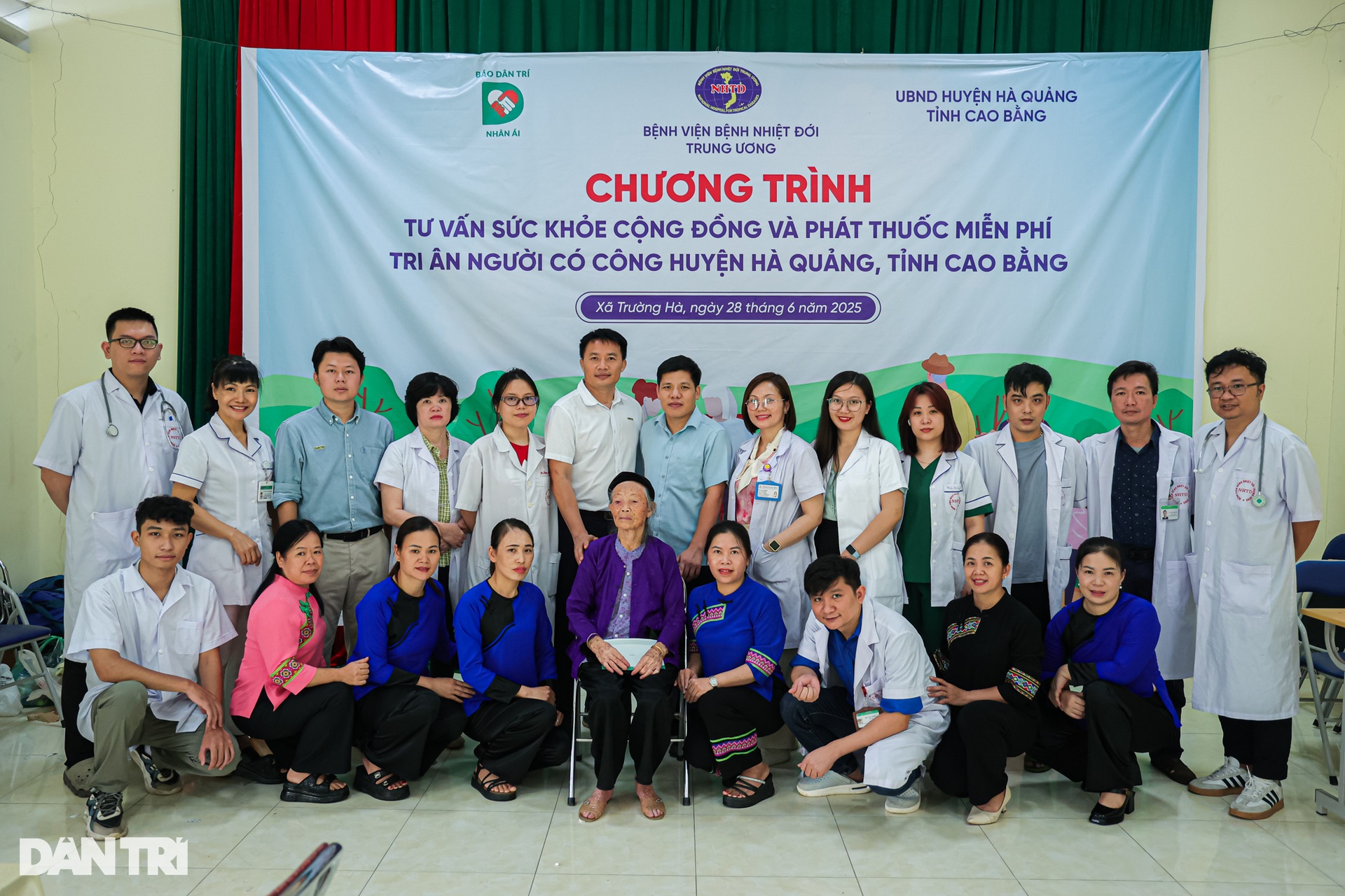 Khởi công xây dựng 8 ngôi nhà Nhân ái nơi địa đầu Tổ quốc - 12 Khởi công xây dựng 8 ngôi nhà Nhân ái nơi địa đầu Tổ quốc - 12