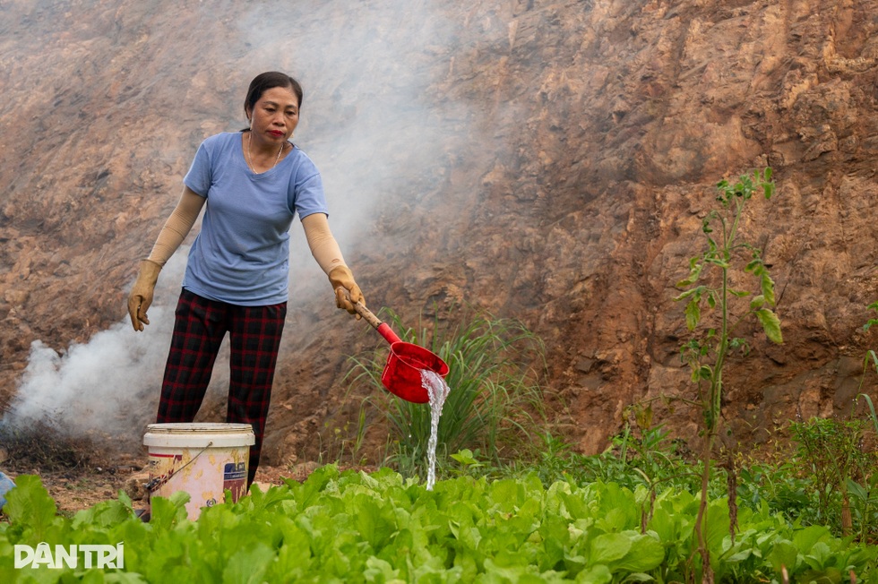 Làm dân vận, không ngại ngần gõ cửa từng nhà... xin đất - 12 Làm dân vận, không ngại ngần gõ cửa từng nhà... xin đất - 12