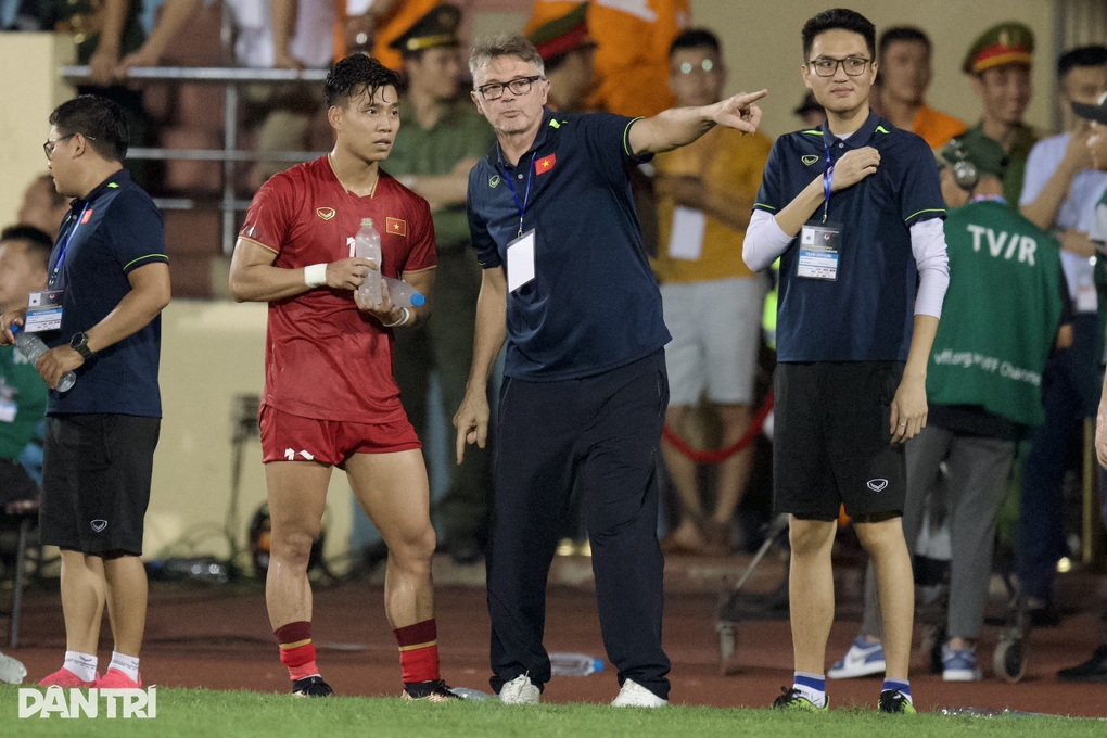 HLV Troussier: Đội tuyển Việt Nam vẫn có sai số ở trận thắng Syria - 2 HLV Troussier: Đội tuyển Việt Nam vẫn có sai số ở trận thắng Syria - 2