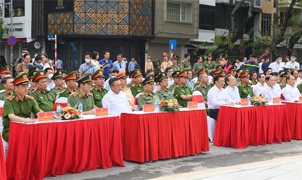 Khánh thành tượng đài Công an nhân dân vì dân phục vụ - 1 Khánh thành tượng đài Công an nhân dân vì dân phục vụ - 1