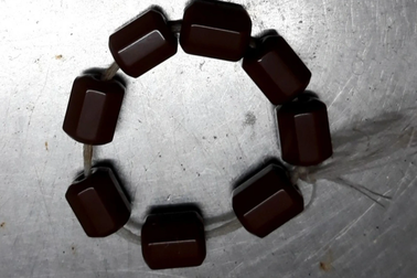 Ngậm vòng đá để chữa bệnh, người phụ nữ gặp tai nạn không ngờ