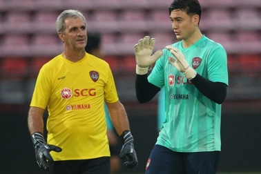 Văn Lâm đón nhận tin sốc ở CLB Muangthong United