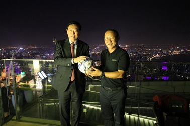 Chủ tịch Tập đoàn Lotte Hàn Quốc gặp mặt HLV Park Hang Seo tại Việt Nam