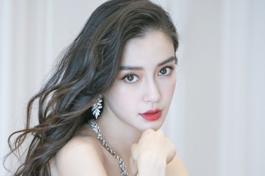 Angelababy phản hồi trước tin đồn Huỳnh Hiểu Minh tái hợp "tình cũ"