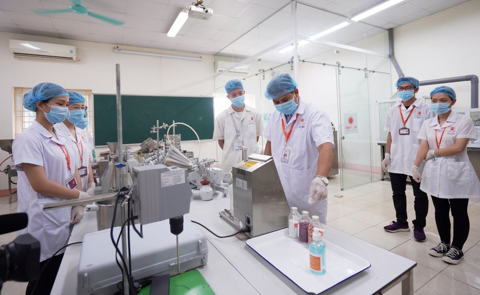 Đại học cấp học bổng trị giá 100% học phí cho thí sinh đạt từ 25- 28 điểm - 2 Đại học cấp học bổng trị giá 100% học phí cho thí sinh đạt từ 25- 28 điểm - 2