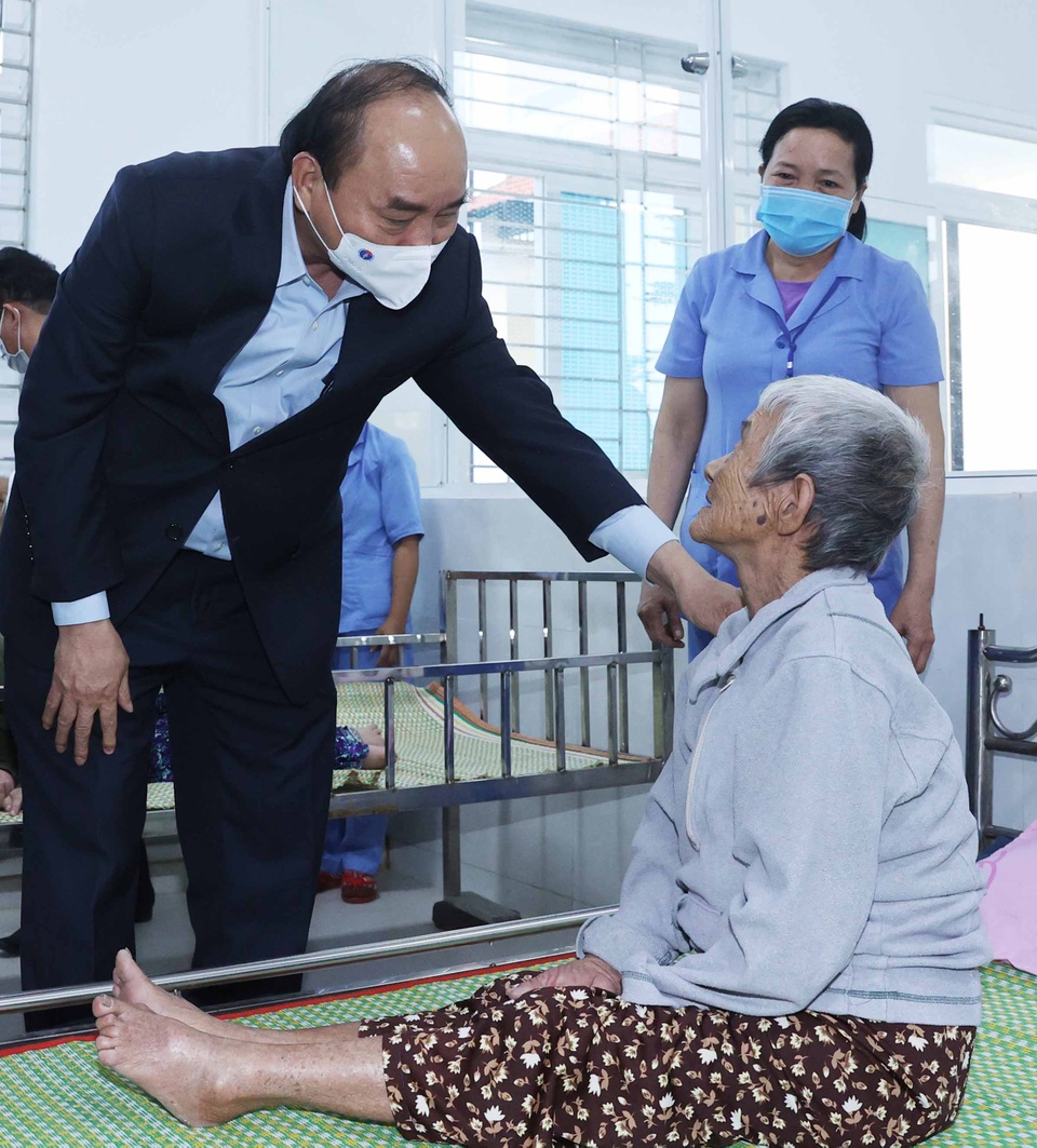 Thủ tướng thăm và tặng quà Tết tại Trung tâm Bảo trợ xã hội tỉnh Quảng Nam - 3 Thủ tướng thăm và tặng quà Tết tại Trung tâm Bảo trợ xã hội tỉnh Quảng Nam - 3