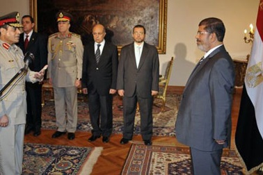 Tổng thống Ai Cập buộc một loạt tướng lĩnh chóp bu nghỉ hưu