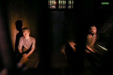 Tận mắt máy chém thời trung cổ trong “địa ngục trần gian” ở Hà Nội